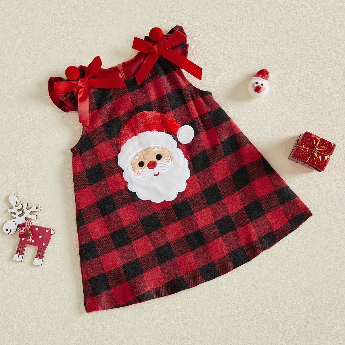 Santa Buffalo Girl | Vestido Cuadros Búfalo Rojo/Negro Niña — Manga Mariposa + Aplicación Papa Noel 3D + Lazos Rojos + Pompones