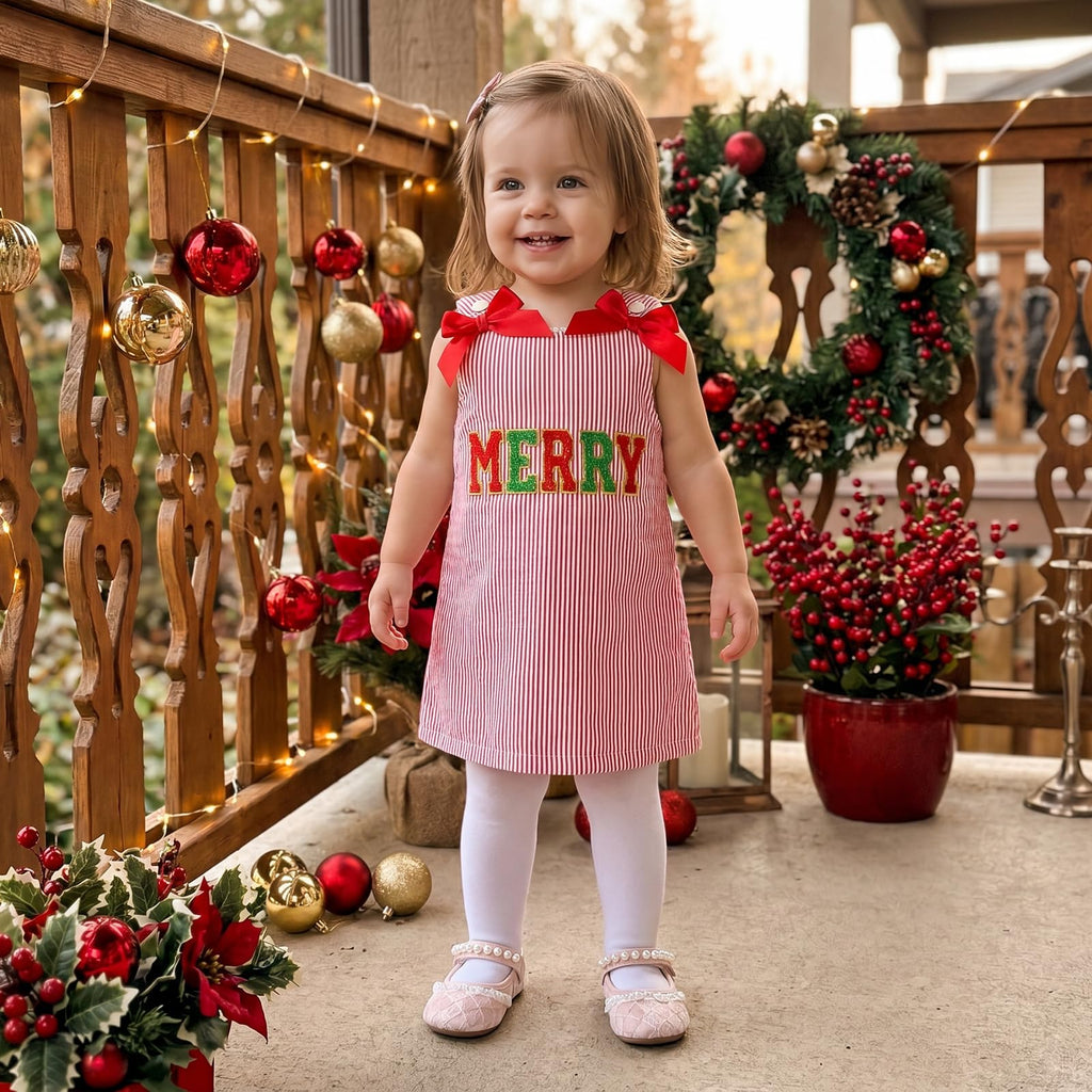 Merry Varsity Red Girl | Vestido Rayas Rojo/Blanco Niña — Sin Mangas + Cuello Redondo + Letras MERRY Chenille + Lazos Rojos
