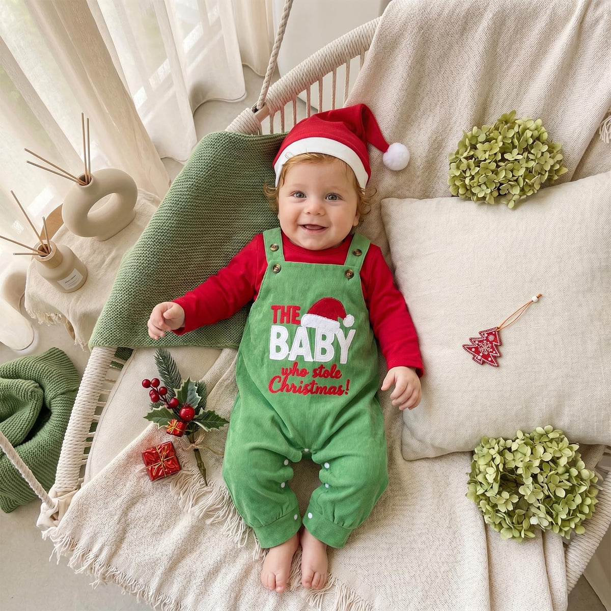 The Baby Who Stole Christmas Red | Conjunto 3 Piezas Bebé — Body Rojo + Overol Verde + Gorro Papa Noel