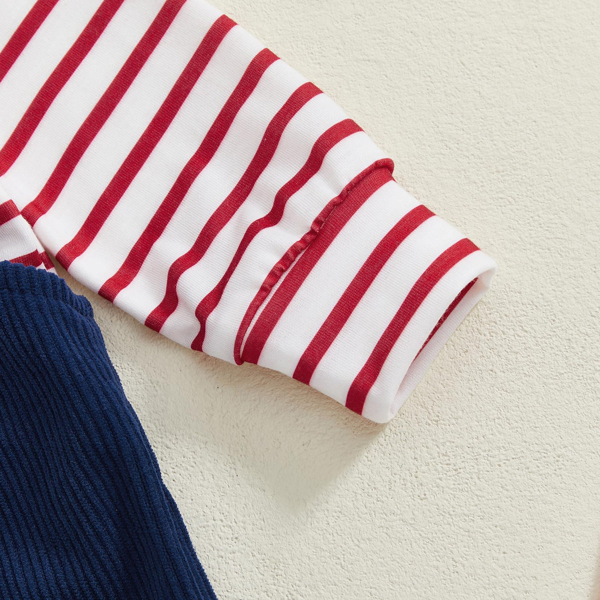 Rudolph Navy Newborn Set | Conjunto 3 Piezas Bebé — Body Rayas Rojo + Overol Azul Marino + Reno Navideño + Gorro Tejido