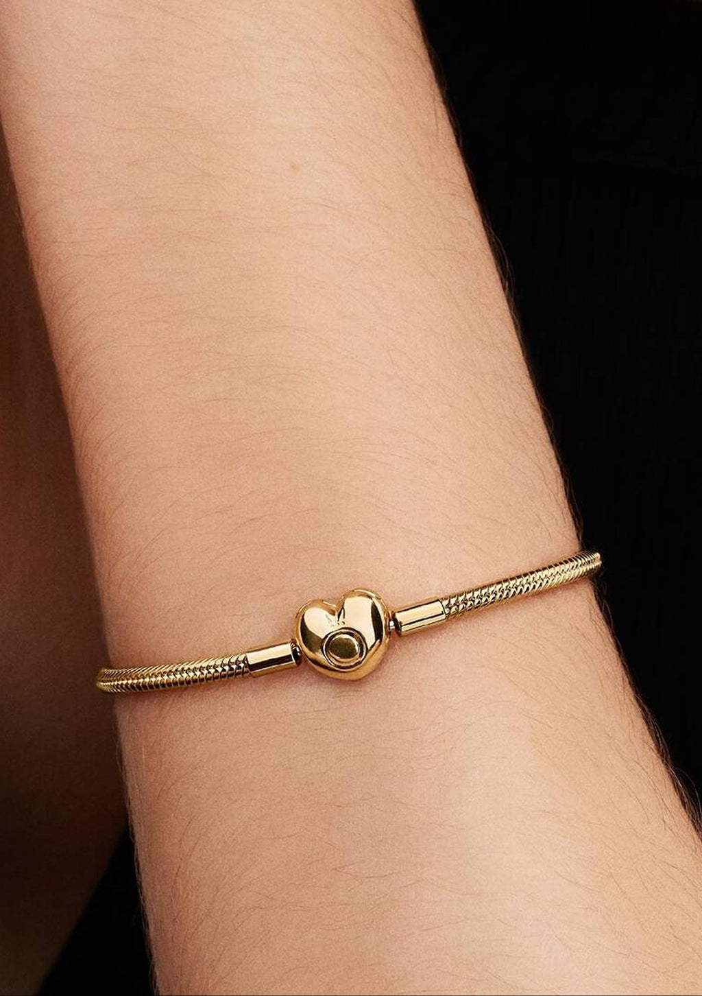 Pulsera Pandora Moments Cadena Serpiente Corazón Baño de Oro 14k