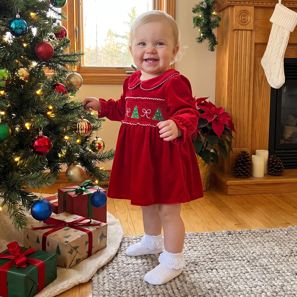 Christmas Velvet Baby | Mameluco Vestido Terciopelo Rojo Bebé Niña + Cuello Peter Pan + Bordado Arbolitos