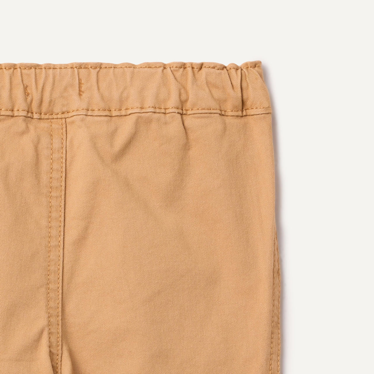 Amazon Essentials x Sofia Grainge Pantalón Chino Bebé/Niño | Camel/Arena • Stretch • Cintura Elástica • Bolsillos