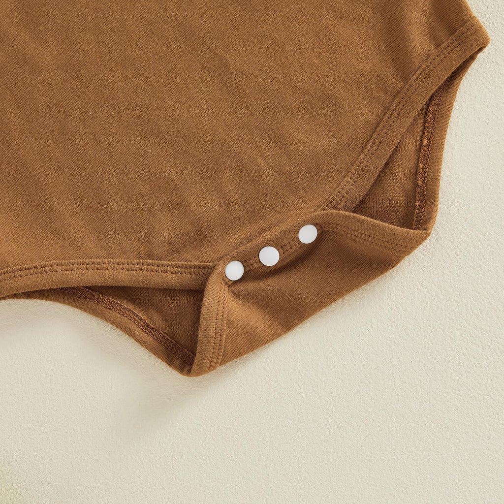 Gingerbread Boy Newborn Set | Conjunto 3 Piezas Bebé — Body Café + Overol Cuadros Beige + Gorro Nudo