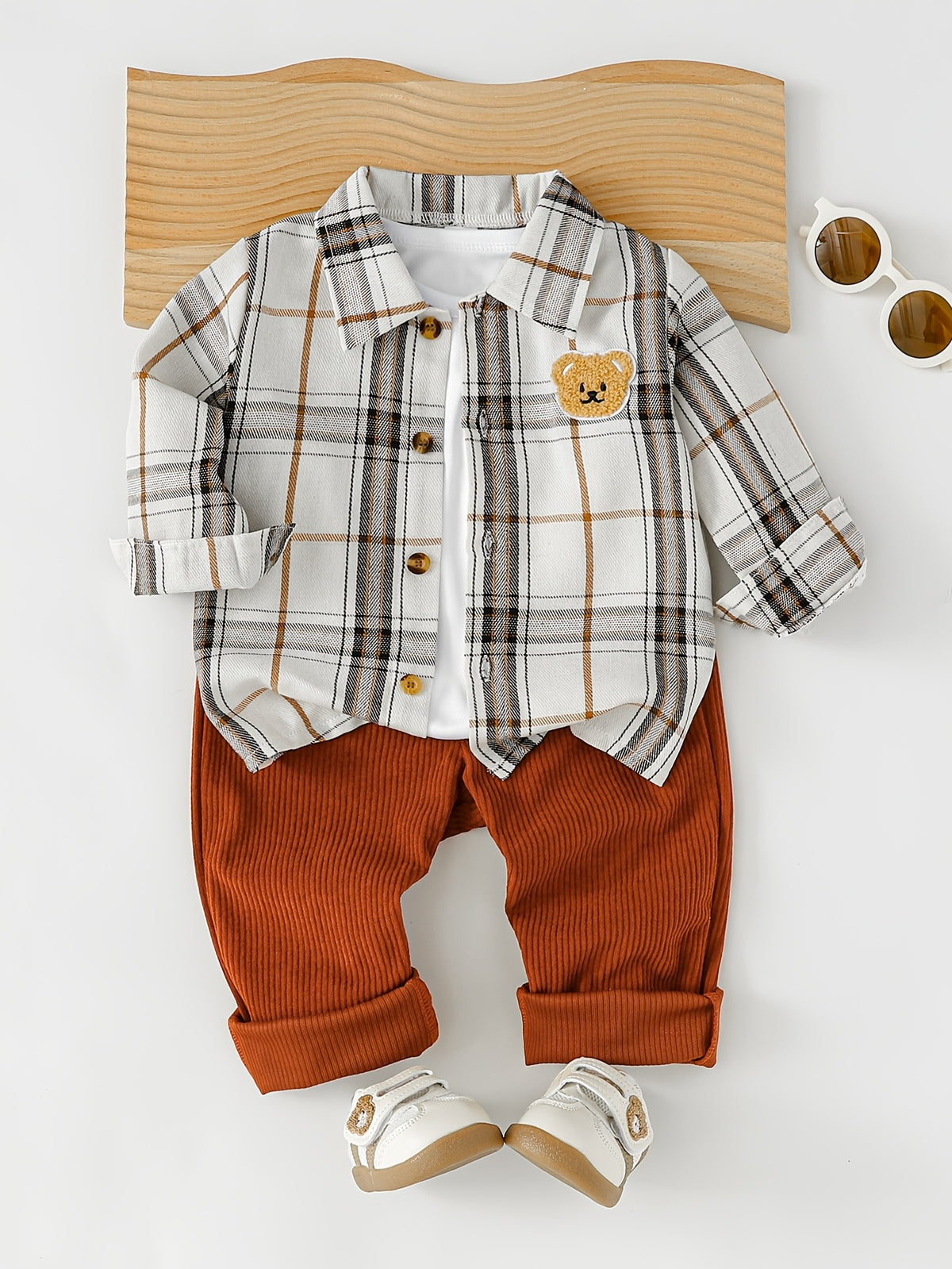 Conjunto de 2 Piezas para Bebé con Camisa de Cuadros, Parche de Oso y Pantalón de Pana (Atuendo Casual, Estilo Preppy de Otoño/Primavera) (6M - 12M)