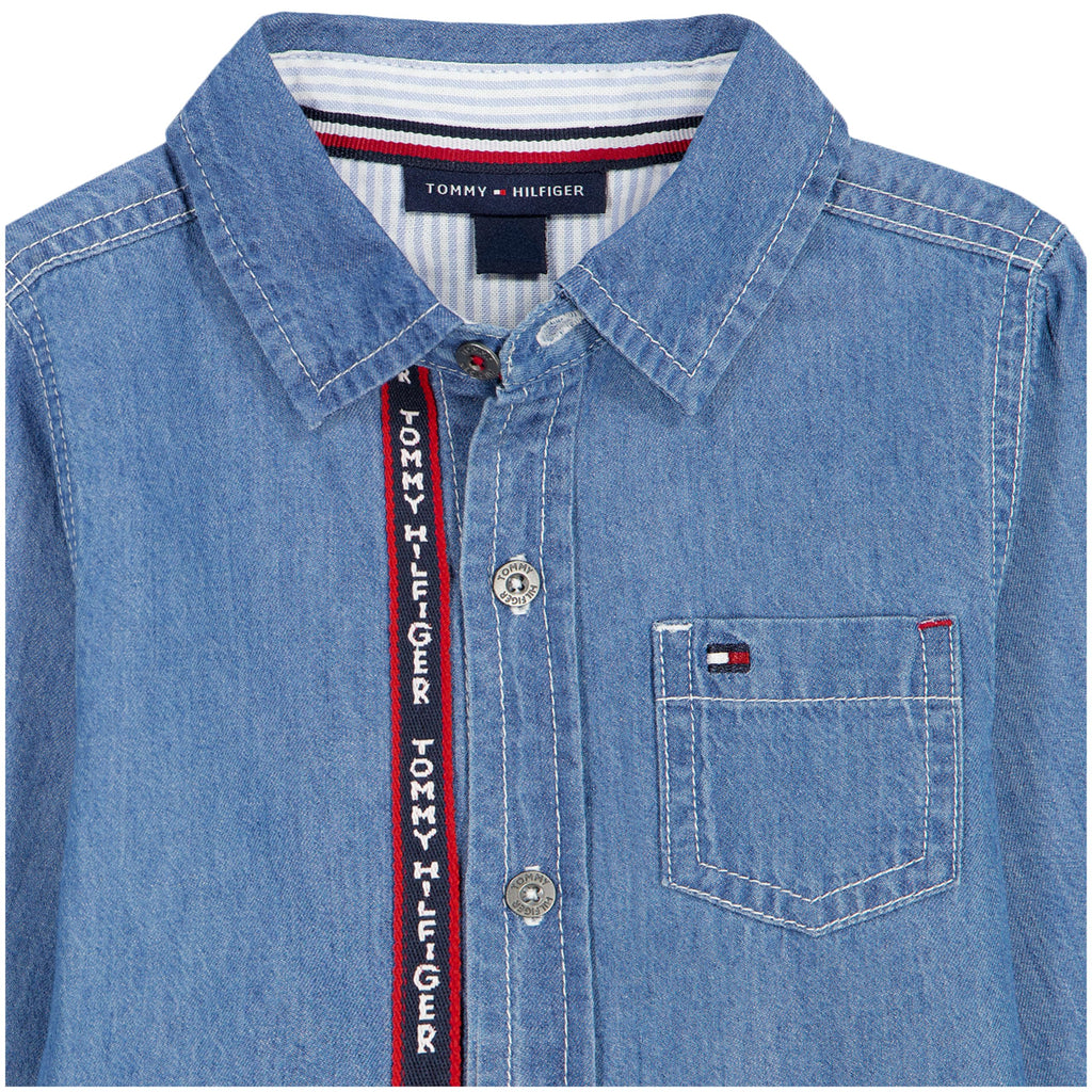 Conjunto 2 Piezas Tommy Hilfiger | Camisa Denim Chambray Cinta Logo + Pantalón Chino Kaki | Niño (12M - 7T)