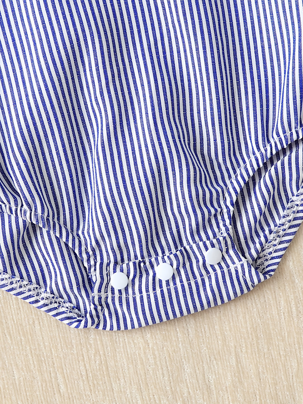Conjunto Formal de 2 Piezas "Little Gentleman" para Bebé – Pañalero de Manga Larga a Rayas con Pajarita y Pantalón Azul Marino (Todas las Temporadas) (0M - 12M)