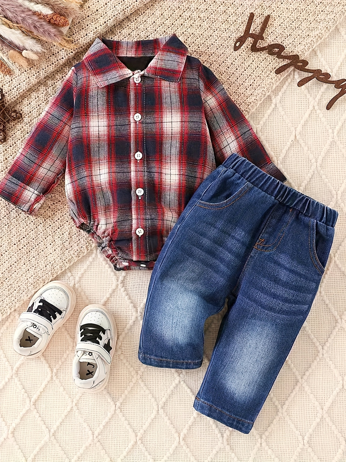 Conjunto Retro de 2 Piezas para Niño – Mameluco de Cuadros con Solapa y Pantalón de Mezclilla Desgastada (Otoño/Invierno) (3M - 24M)