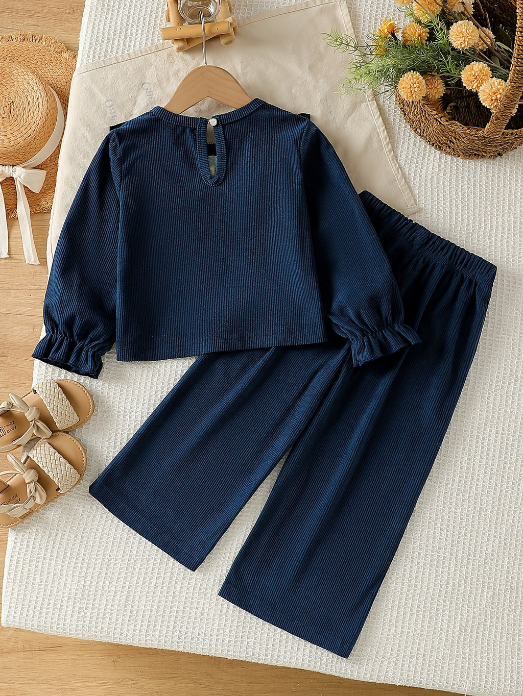 Conjunto de 2 Piezas para Niña: Top Azul Marino de Manga Larga con Volantes y Bordado Floral Retro y Pantalón Largo a Juego (4 - 7Y)
