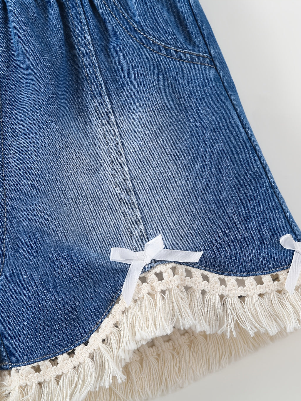 Shorts de Mezclilla Lavada para Niñas con Borlas y Lazos Decorativos (Estilo Casual y de Moda para Verano) (Talla 4Y y 5Y)