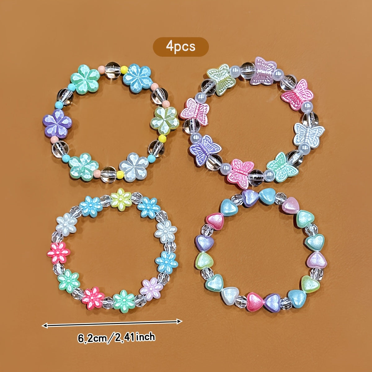 Conjunto de 4 Pulseras Infantile de Cuentas con Dijes Coloridos de Mariposas, Flores y Corazones (Estilo Pastel)