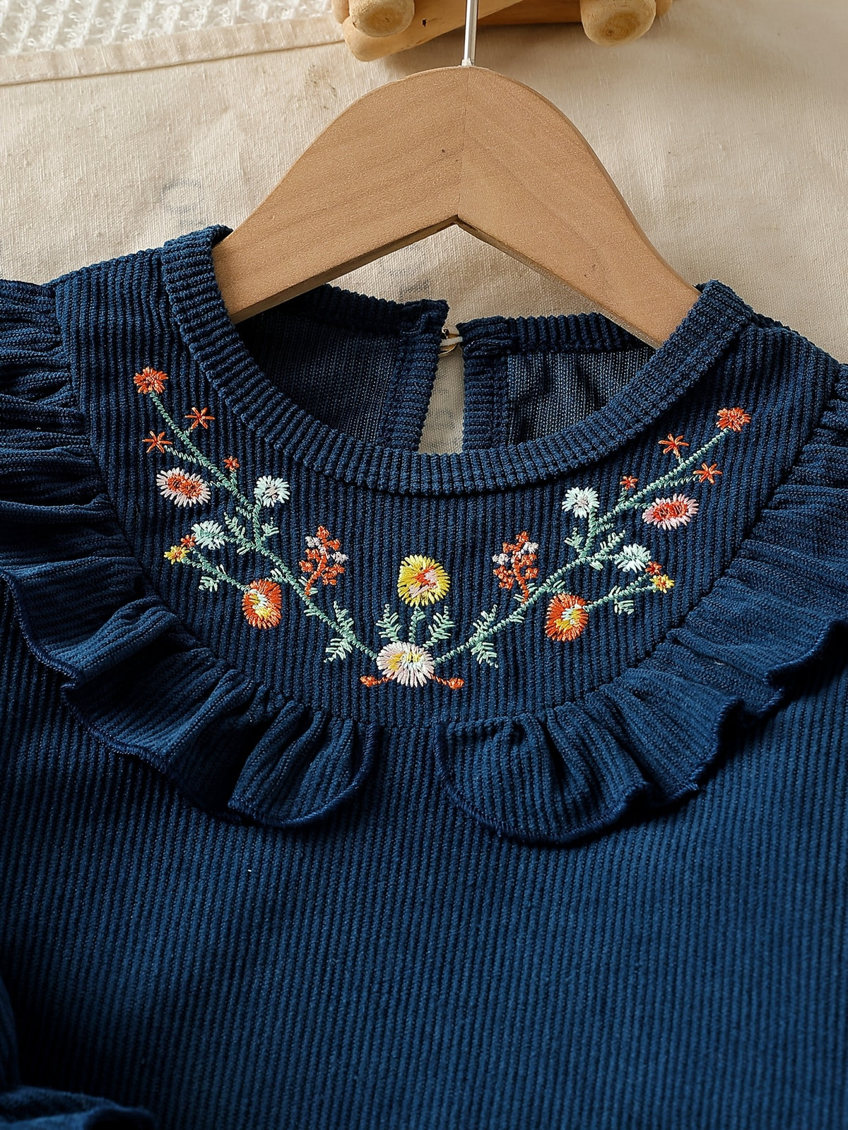 Conjunto de 2 Piezas para Niña: Top Azul Marino de Manga Larga con Volantes y Bordado Floral Retro y Pantalón Largo a Juego (4 - 7Y)