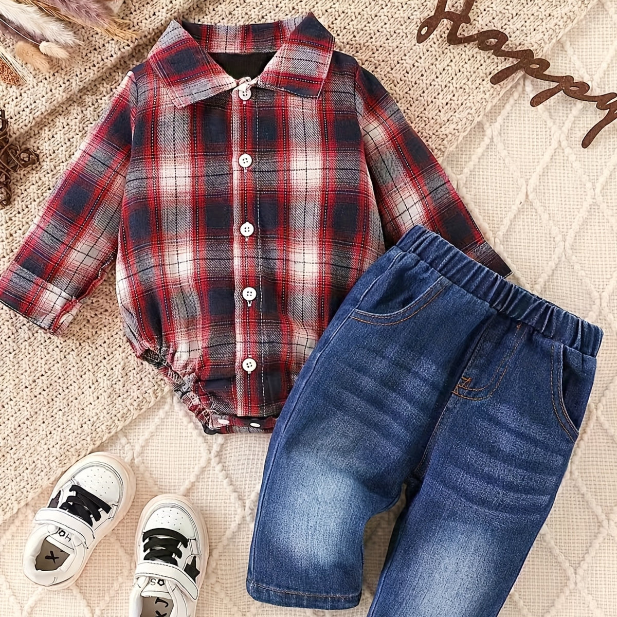 Conjunto Retro de 2 Piezas para Niño – Mameluco de Cuadros con Solapa y Pantalón de Mezclilla Desgastada (Otoño/Invierno) (3M - 24M)