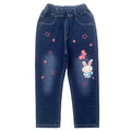 Jean Recto Niña | Azul Medio Desgastado • Aplique Conejito con Mariposa Rosa • Estrellas y Corazones Bordados