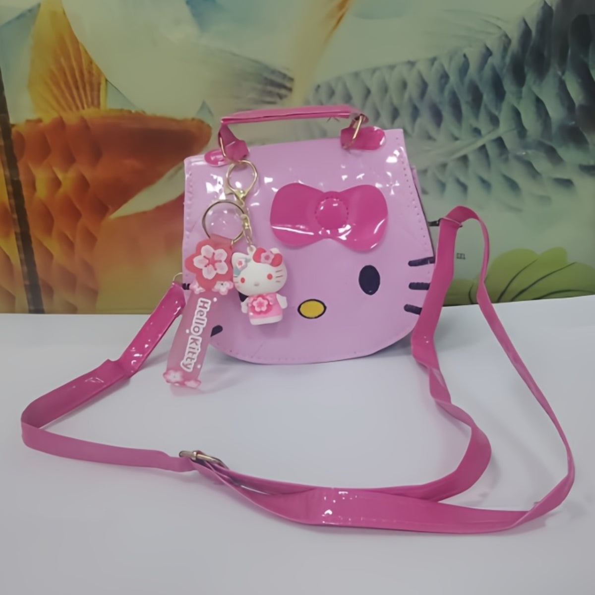 Bolso de Hombro y Mano Sanrio Hello Kitty de Alta Calidad con Lindo Dije de Regalo (Estampado Animal / Efecto Charol Rosa)