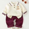 Conjunto de 2 Piezas "Preppy Bear" para Niño – Sudadera Polo Blanca con Parche de Oso y Pantalón de Pana Vino (Otoño/Invierno) (6M - 3Y)