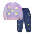 Conjunto 2 Piezas para Niña: Suéter Lavanda Trenzado con Flores 3D Plumeria y Jeans Jogger con Mariposas y Flores Bordadas